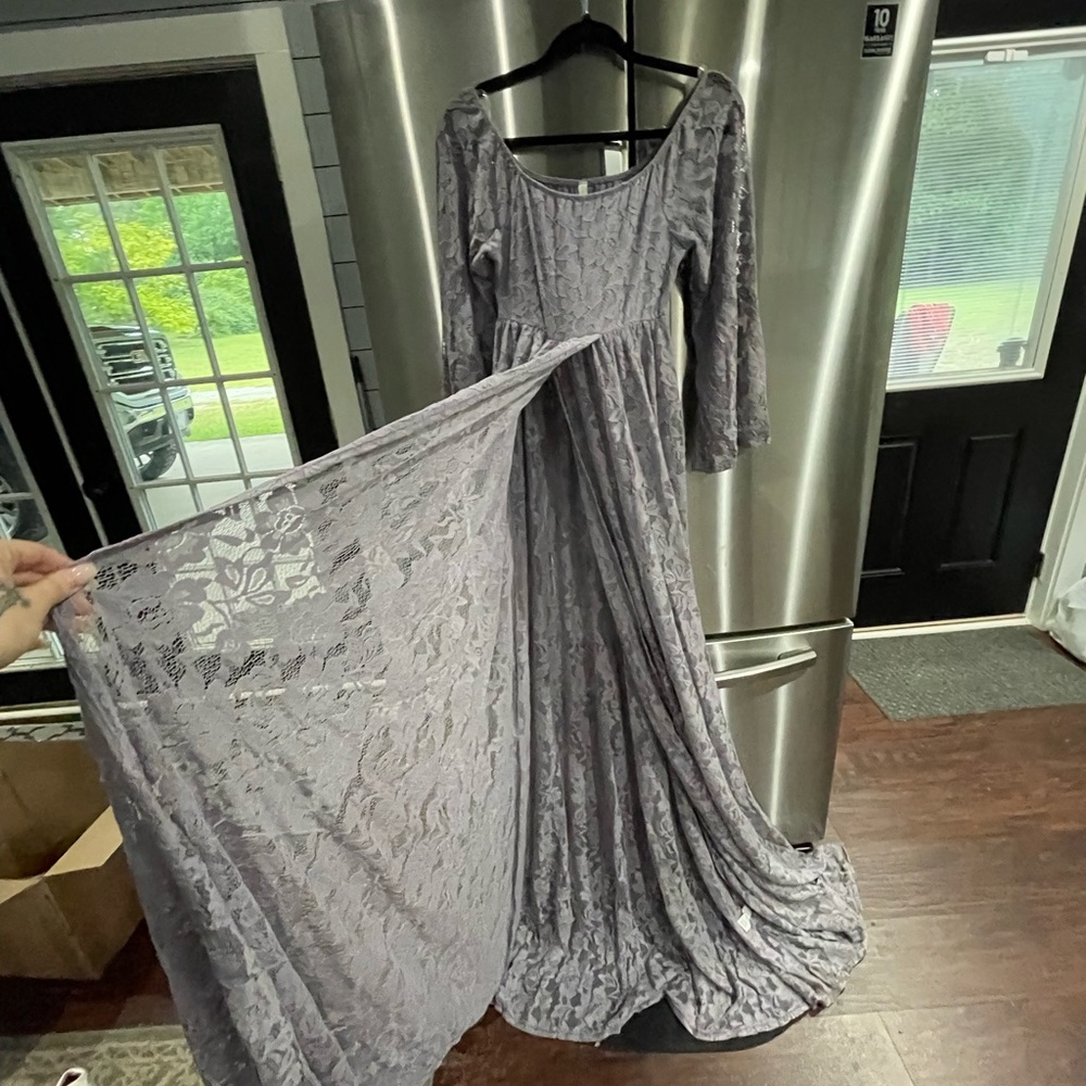 Lace lilac maternity dress with open belly & lace perfect for maternity pictures
